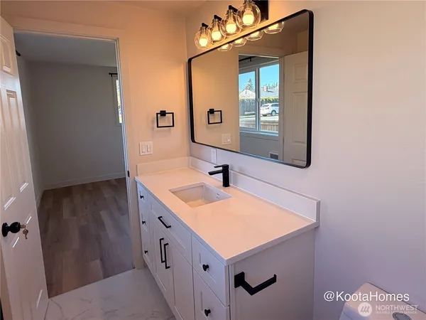 $2,850 | 1215 Skagit Street, Unit B, Mount Vernon, WA 98274