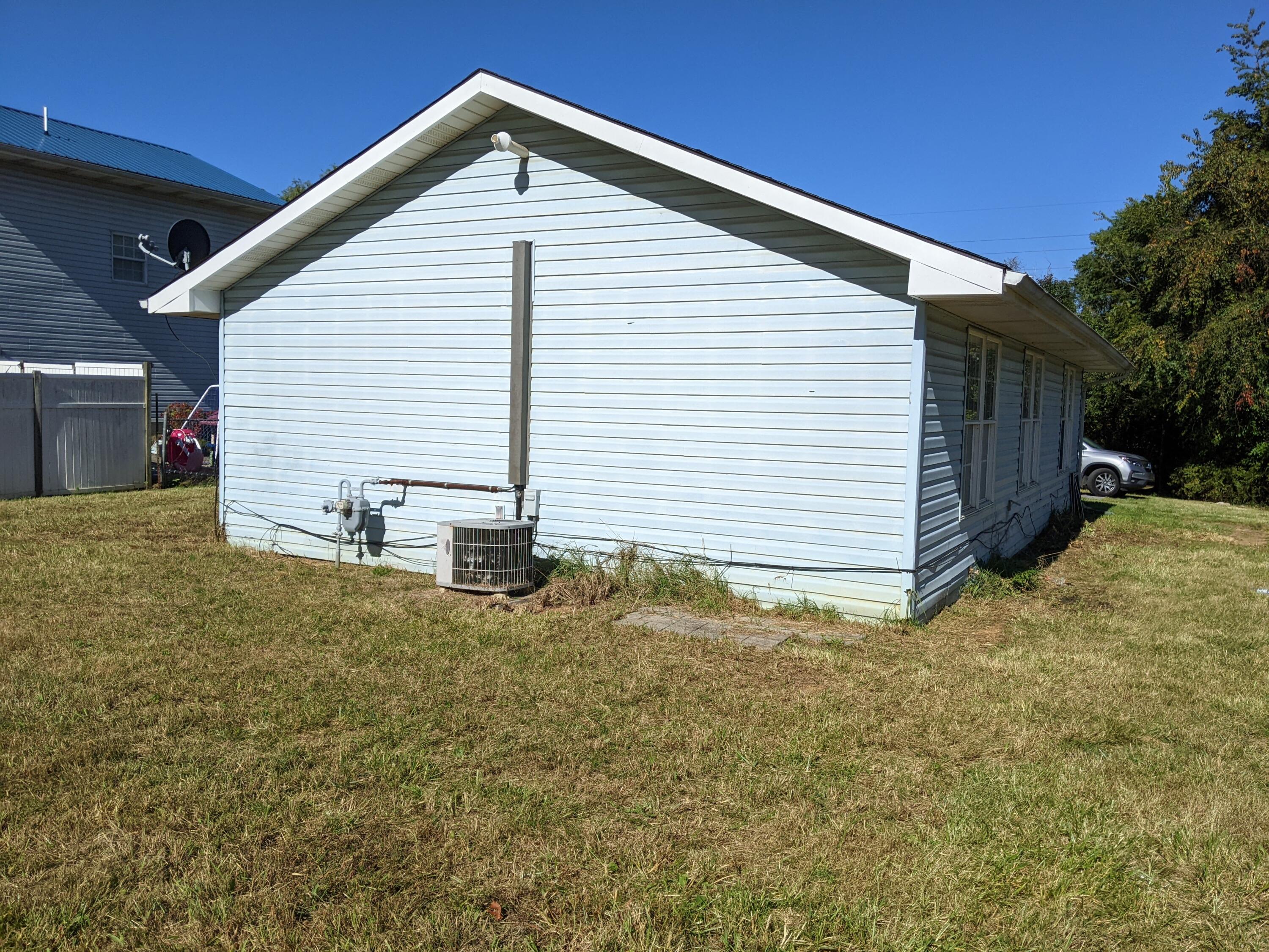 1948 Snapps Ferry Road Greeneville, TN 37745 - Photo 4 of 29 PXL_20221006_150230351