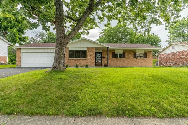$269,900 | 861 Kenbrook Drive, Vandalia, OH 45377