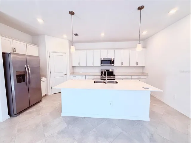 $2,600 | 10995 Pinot Drive, Venice, FL 34293