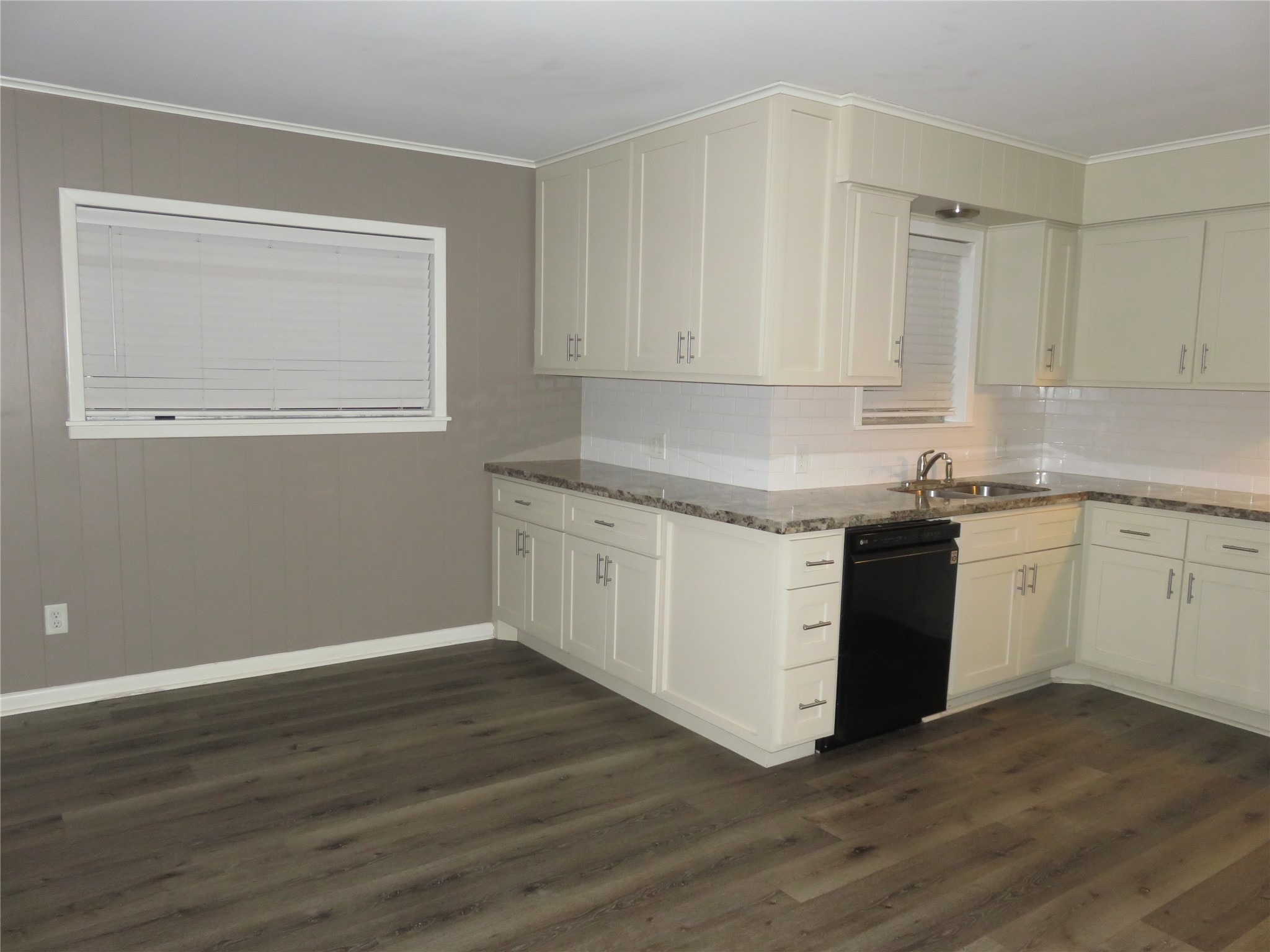 1519 Tobola Street Rosenberg, TX 77471 - Photo 9 of 31 Another view of the cabinets where they wrap around the breakfast room wall giving you loads of counter top space and plenty of cabinets!