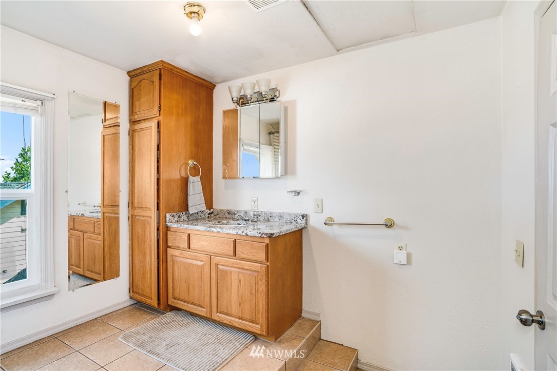 677 Southwest Cascade Avenue Chehalis, WA 98532 - Photo 25 of 38 Gallery Image 25
