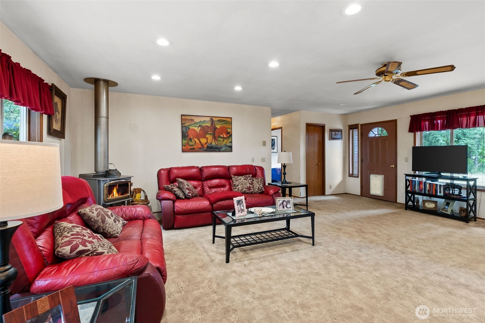 1142 SR 6 Raymond, WA 98577 - Photo 11 of 40 a living room with furniture and a flat screen tv