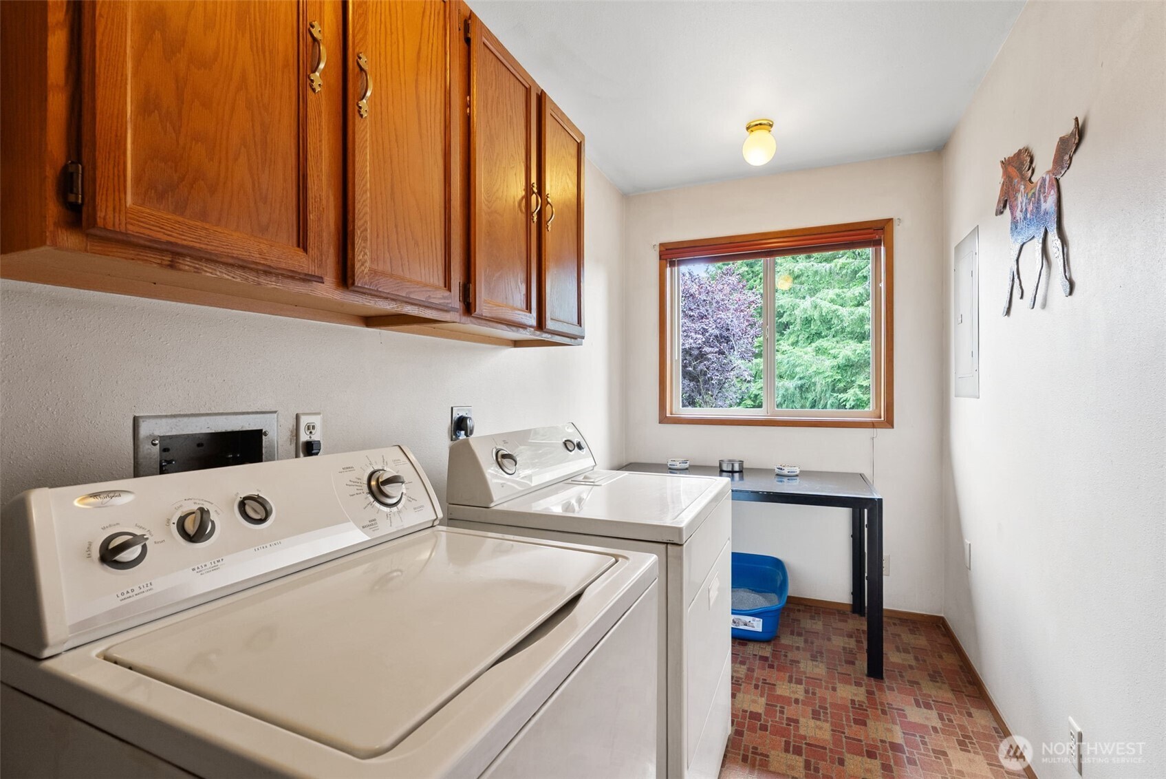 1142 SR 6 Raymond, WA 98577 - Photo 21 of 40 a utility room with dryer and washer
