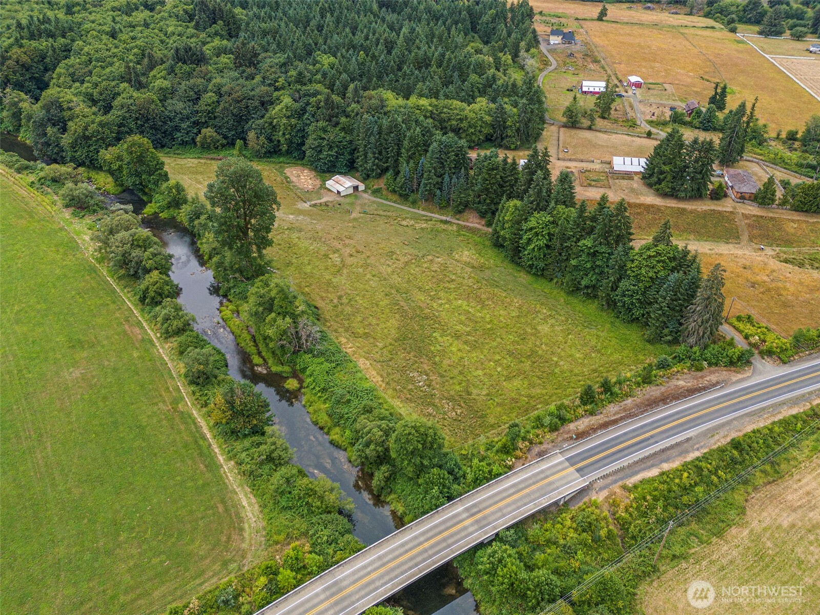 1142 SR 6 Raymond, WA 98577 - Photo 4 of 40 a view of a garden from a balcony