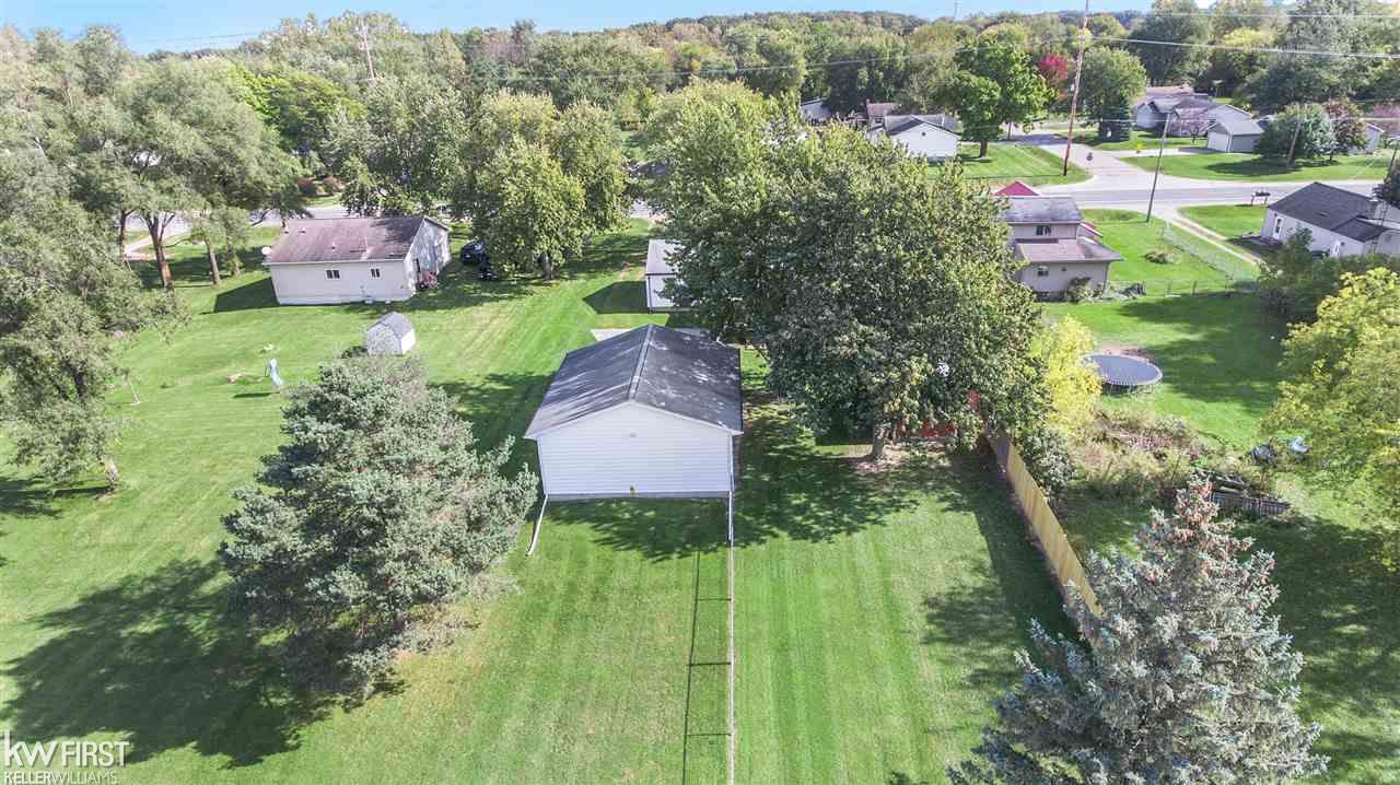 3276 Belsay Road Burton, MI 48519 - Photo 27 of 38 31397781-26.JPG