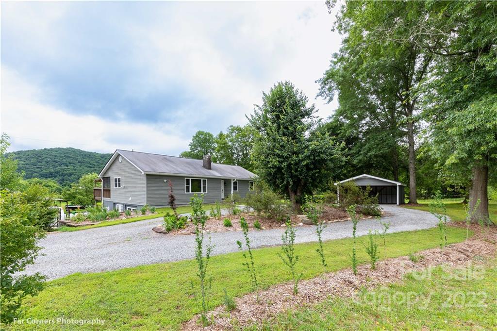 581 Whitmire Road Brevard, NC 28712 - Photo 3 of 37 Gallery Image 3