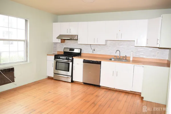 $3,000 | 31 Larch Street, Carteret, NJ 07008