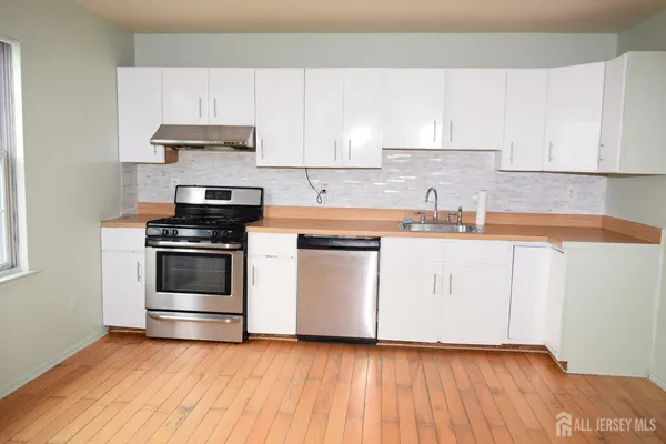 $3,000 | 31 Larch Street, Carteret, NJ 07008