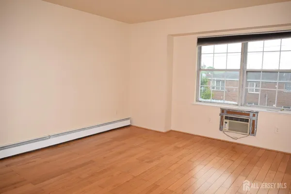 $3,000 | 31 Larch Street, Carteret, NJ 07008