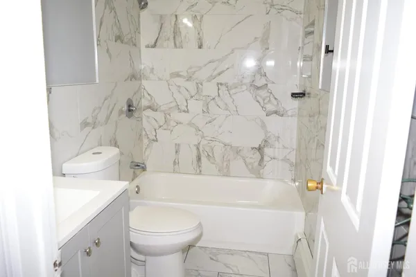 $3,000 | 31 Larch Street, Carteret, NJ 07008