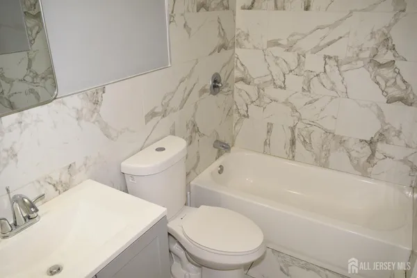 $3,000 | 31 Larch Street, Carteret, NJ 07008