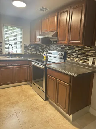 $1,900 | 719 Glenn Parkway, Unit 1, Hollywood, FL 33021