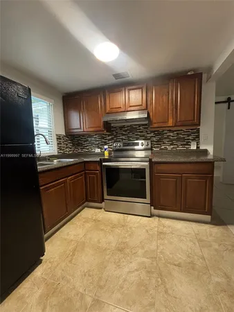 $1,900 | 719 Glenn Parkway, Unit 1, Hollywood, FL 33021