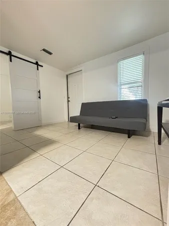 $1,900 | 719 Glenn Parkway, Unit 1, Hollywood, FL 33021