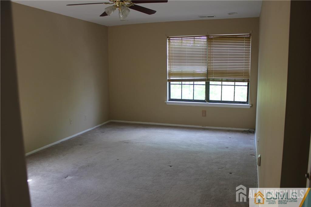 82 Keystone Court Edison, NJ 08817 - Photo 5 of 21