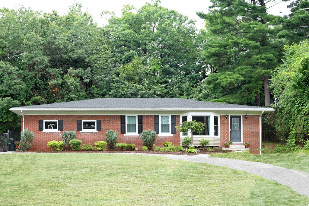 92 Ellendale Circle Springfield, MA 01128 - Photo 2 of 25 front view of a house with a yard
