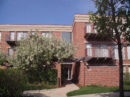 $725,000 | 441 Kelburn Road, Unit 113, Deerfield, IL 60015