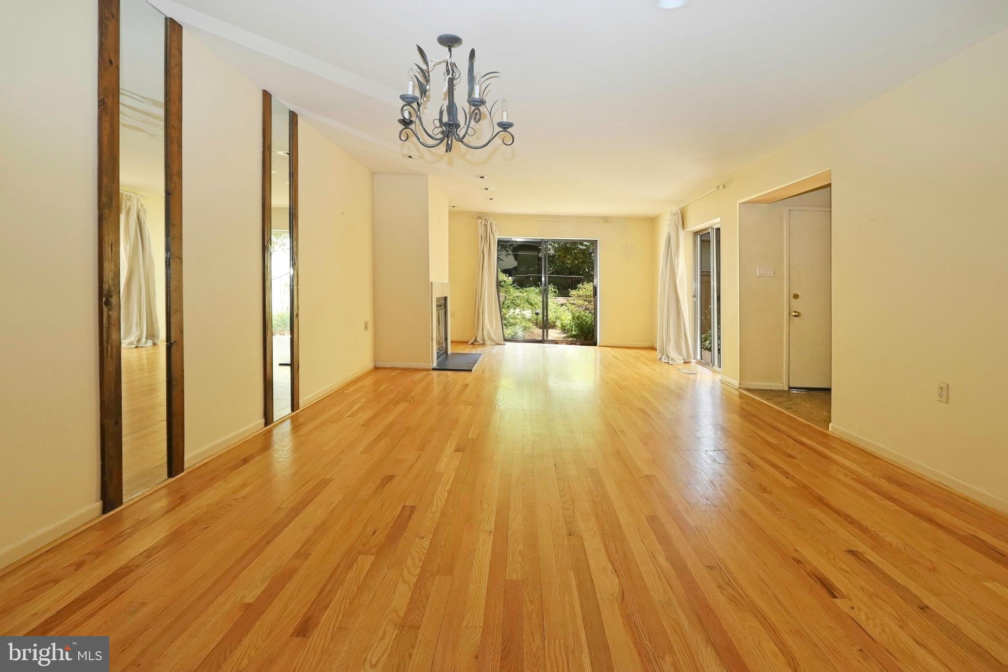 1605 Inlet Court Reston, VA 20190 - Photo 5 of 63 Living and dining rooms