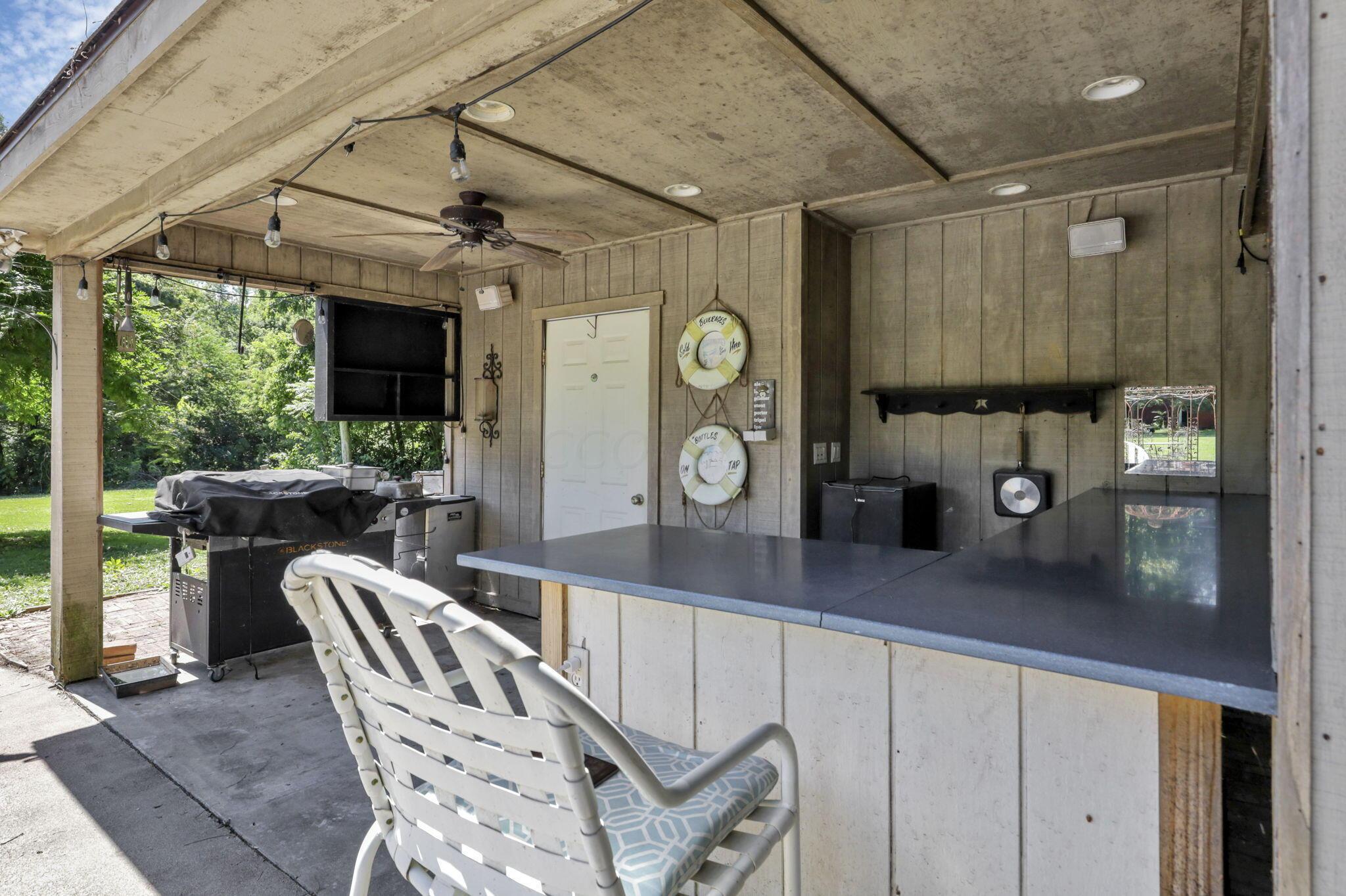7255 Ridge Road Zanesville, OH 43701 - Photo 74 of 91 Pool house wet bar