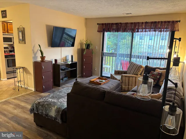 $1,900 | 4220 Crystal Court, Unit 3D, Hampstead, MD 21074