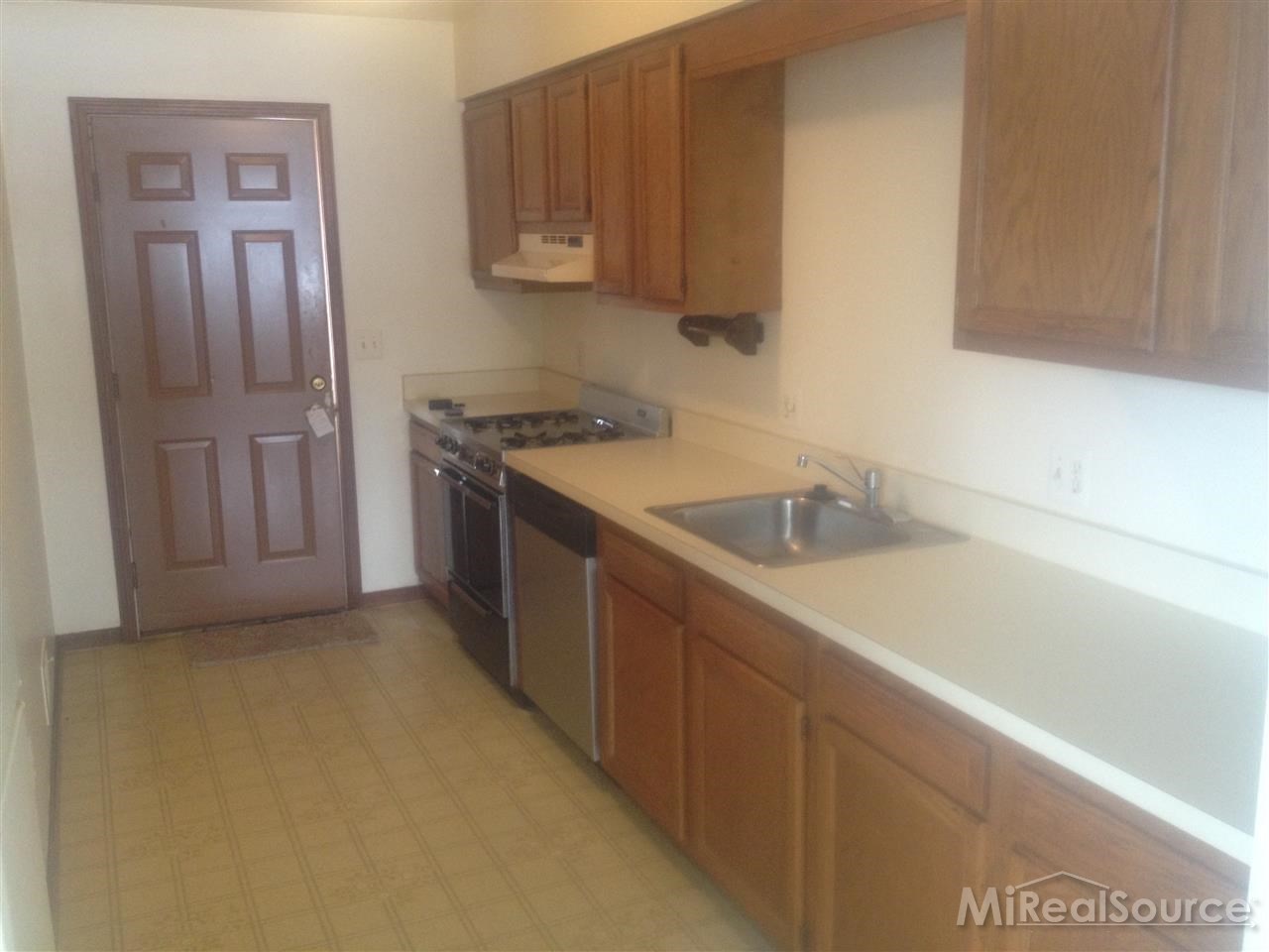 906 Neff Road Grosse Pointe, MI 48230 - Photo 4 of 21 31229076-3.JPG