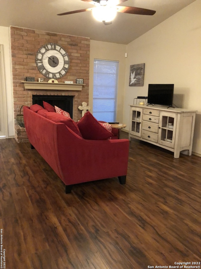 8214 Spring Town Street Converse, TX 78109 - Photo 3 of 24