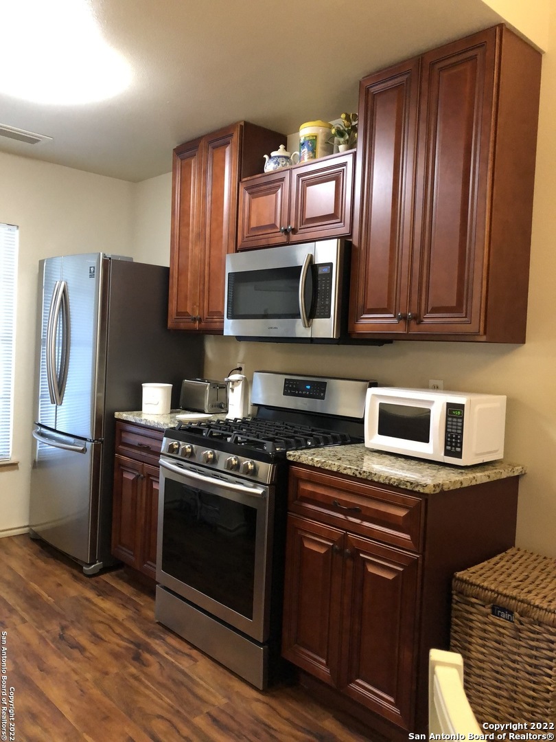 8214 Spring Town Street Converse, TX 78109 - Photo 7 of 24