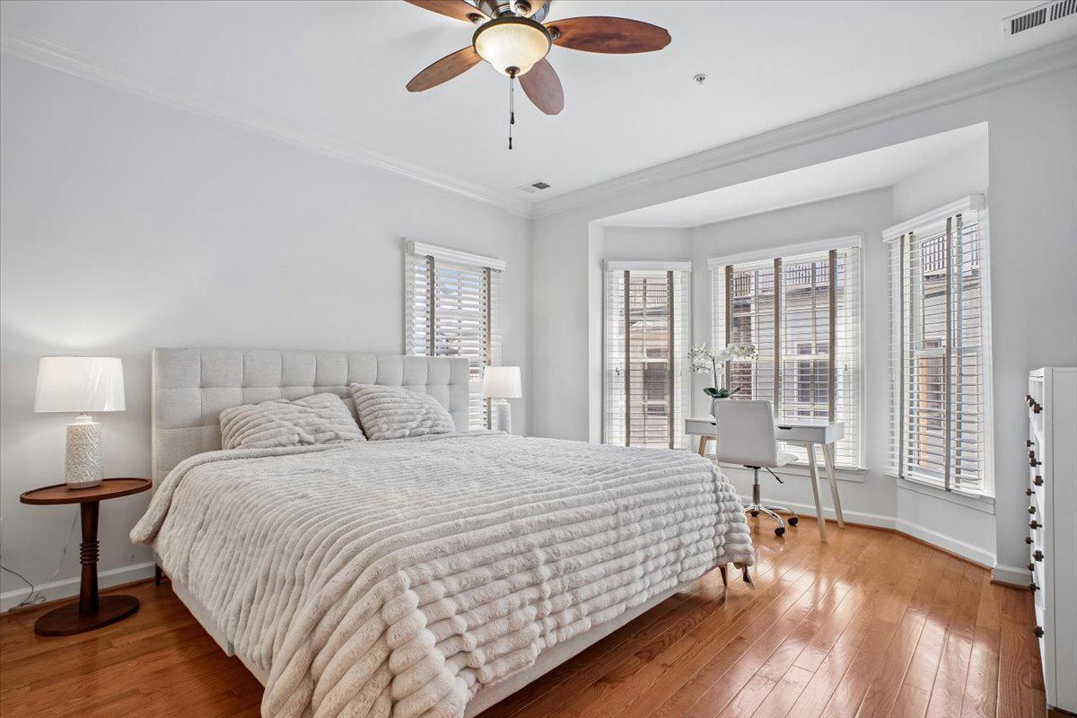 412 Pendleton Street Alexandria, VA 22314 - Photo 23 of 48 Huge master with bay window
