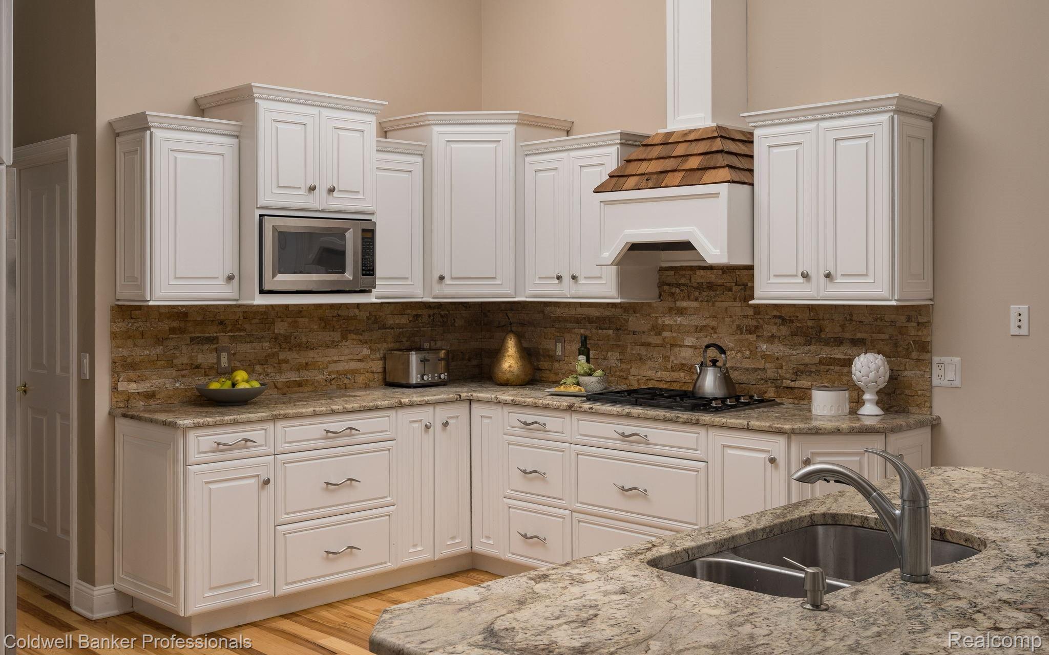 2963 Lansdowne Road Waterford, MI 48329 - Photo 15 of 51 13-web-or-mls-2963-Lansdowne-Rd-13.jpg