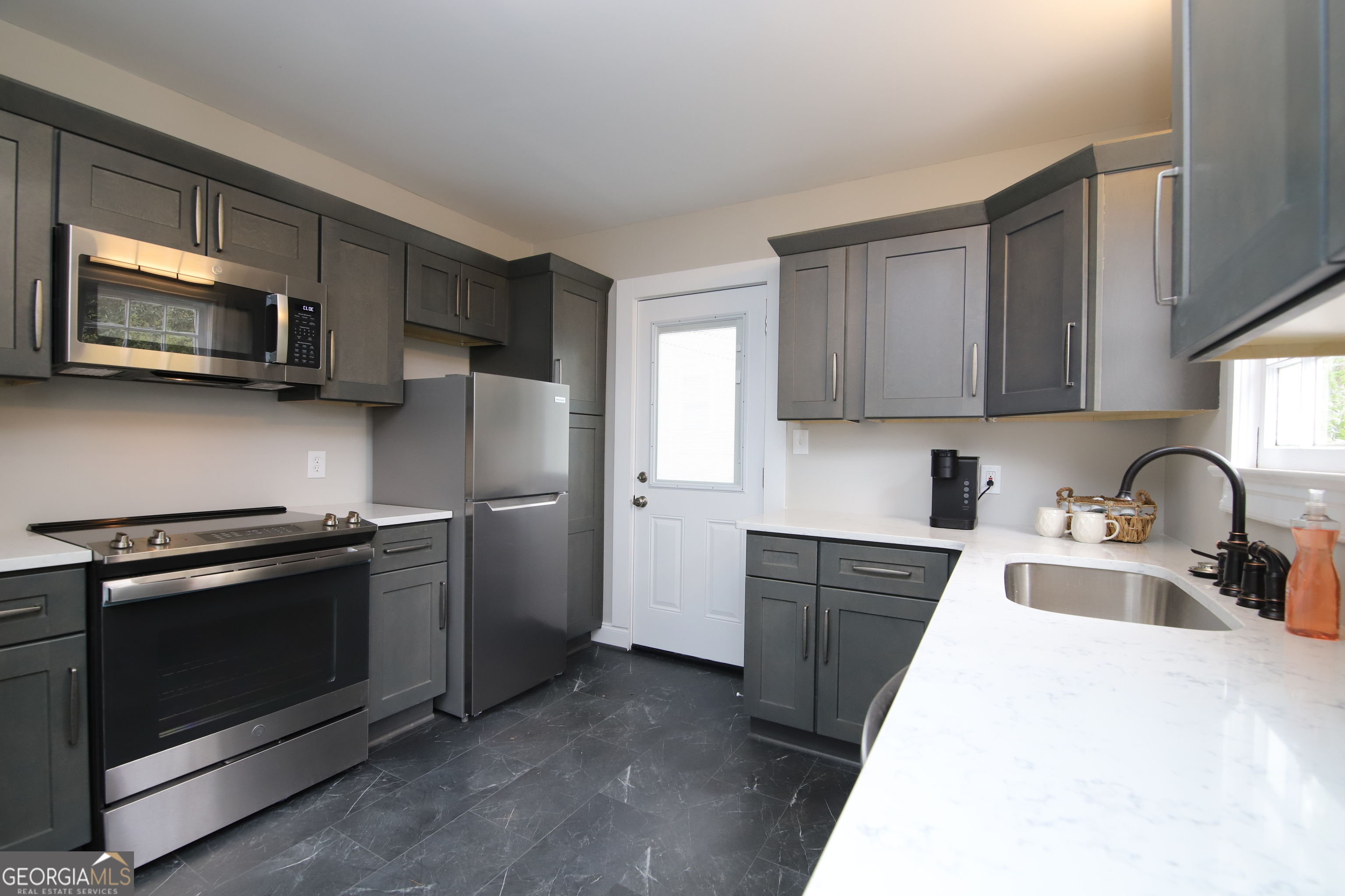 114 Saynor Circle LaGrange, GA 30240 - Photo 3 of 12