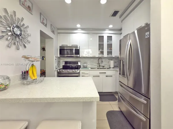 $950,000 | 6290 Southwest 37th Street, Miami, FL 33155