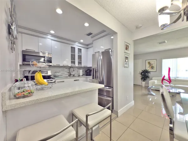 $950,000 | 6290 Southwest 37th Street, Miami, FL 33155