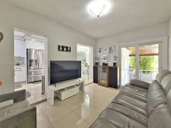 $950,000 | 6290 Southwest 37th Street, Miami, FL 33155