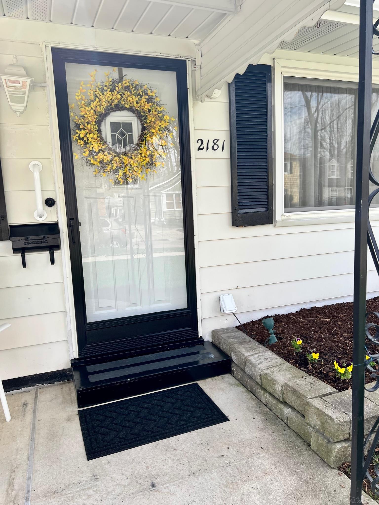 2181 Ridgemont Road Grosse Pointe Woods, MI 48236 - Photo 2 of 29