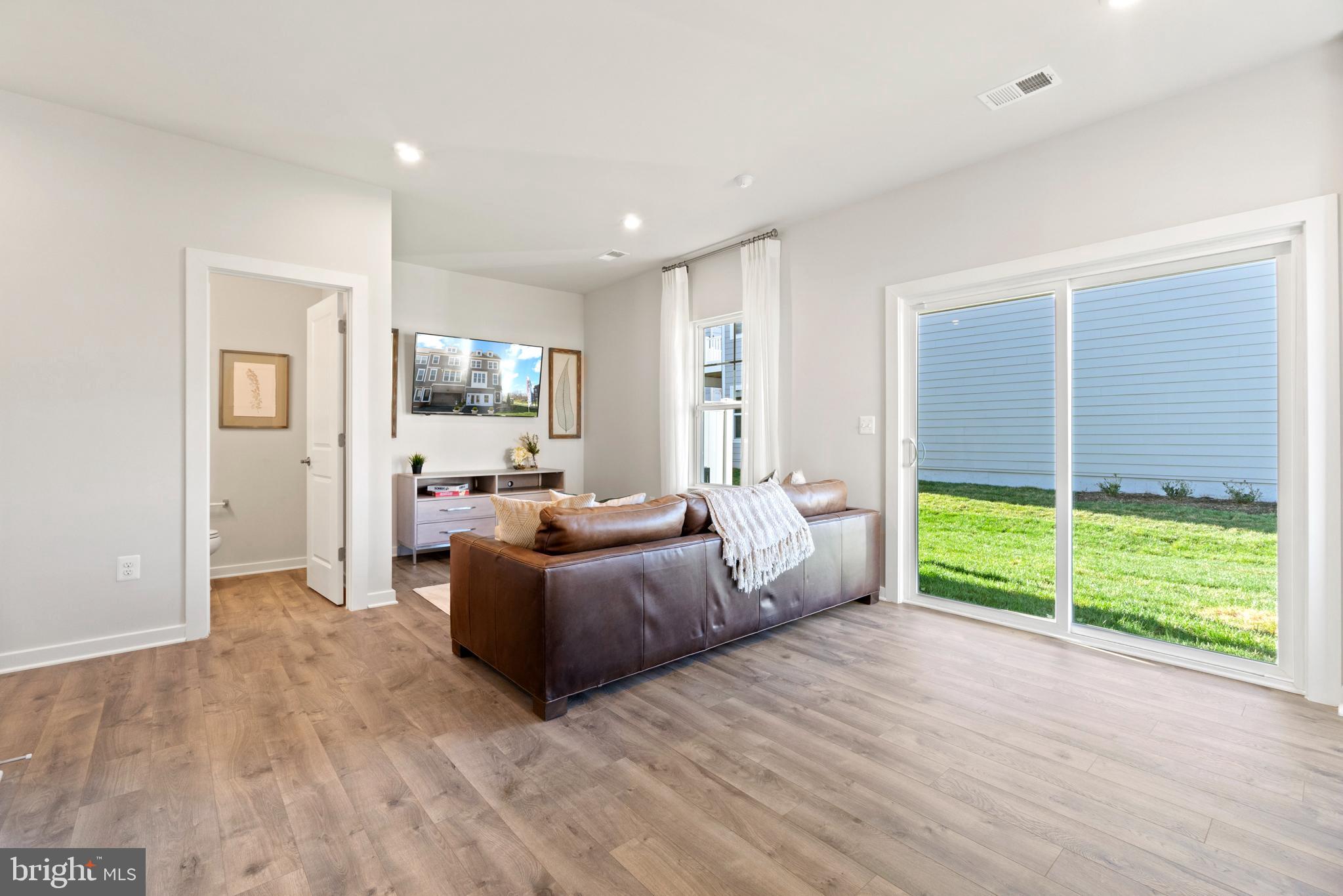 24133 Ullapool Terrace Sterling, VA 20166 - Photo 28 of 39