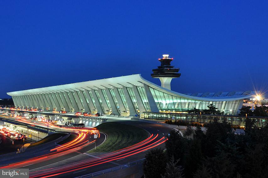 24133 Ullapool Terrace Sterling, VA 20166 - Photo 36 of 39