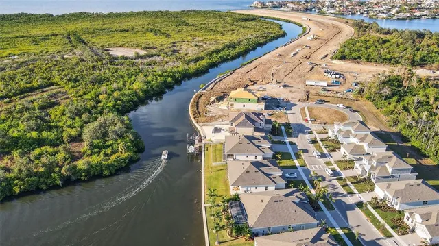 a view of entryway and patio