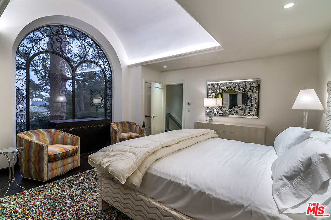 1000 Elden Way Beverly Hills, CA 90210 - Photo 46 of 53 a bedroom with bed and a mirror