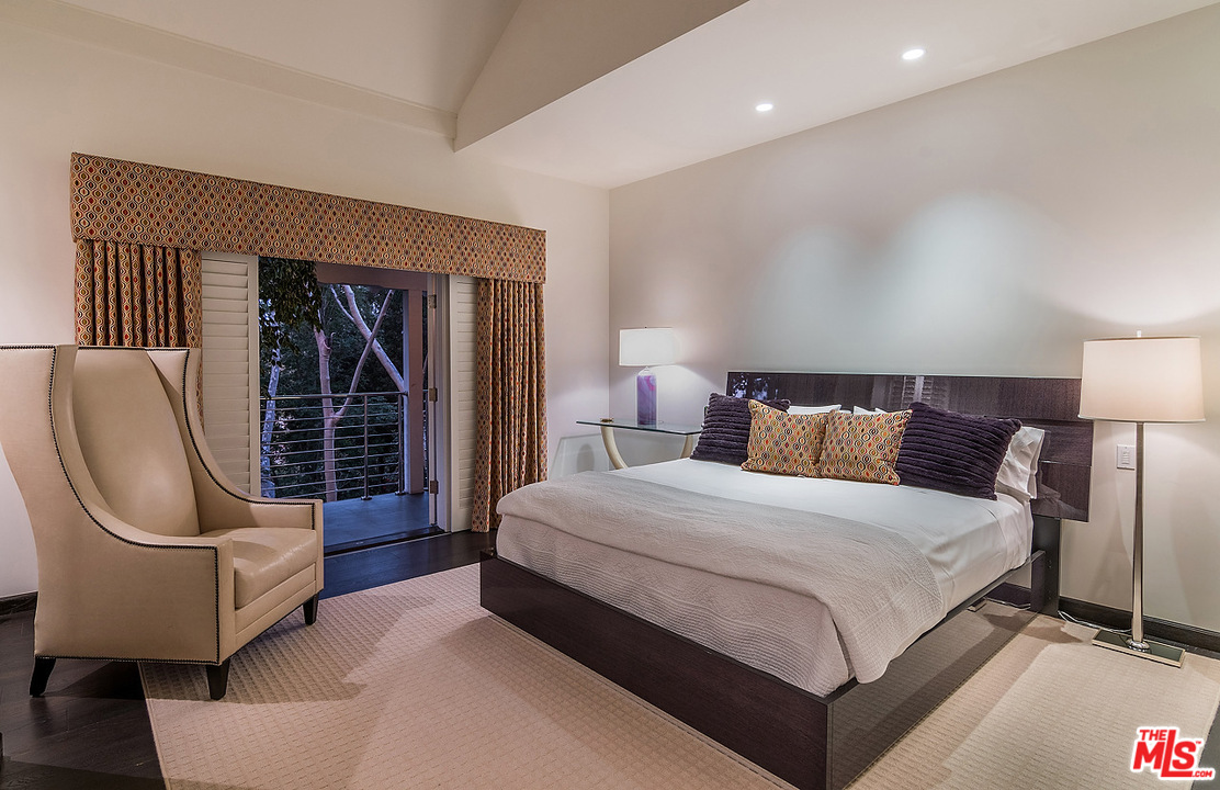 1000 Elden Way Beverly Hills, CA 90210 - Photo 49 of 53 a spacious bedroom with a bed and chair