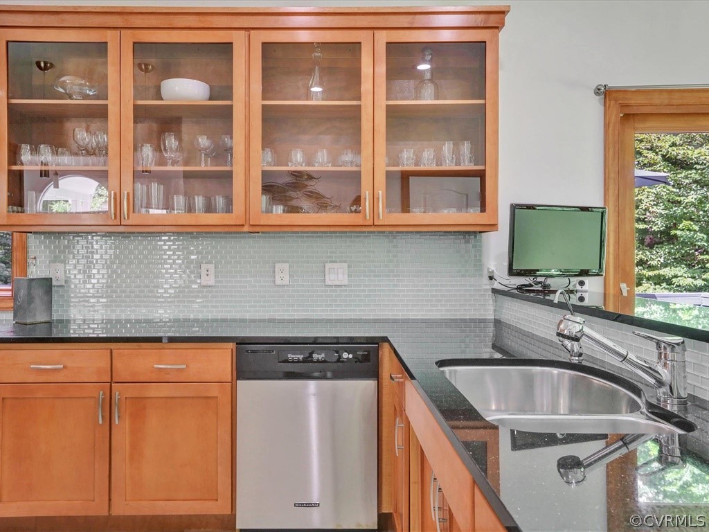7910 Beach Road Chesterfield, VA 23832 - Photo 17 of 48 Kitchen - double-basin stainless-steel sink with f