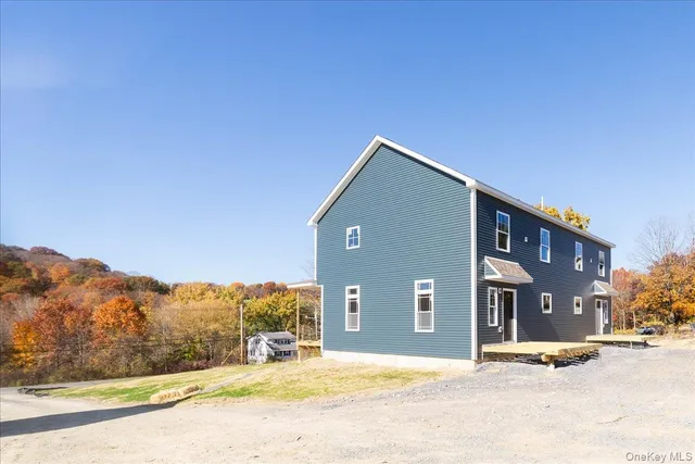 a view of a house with a yard