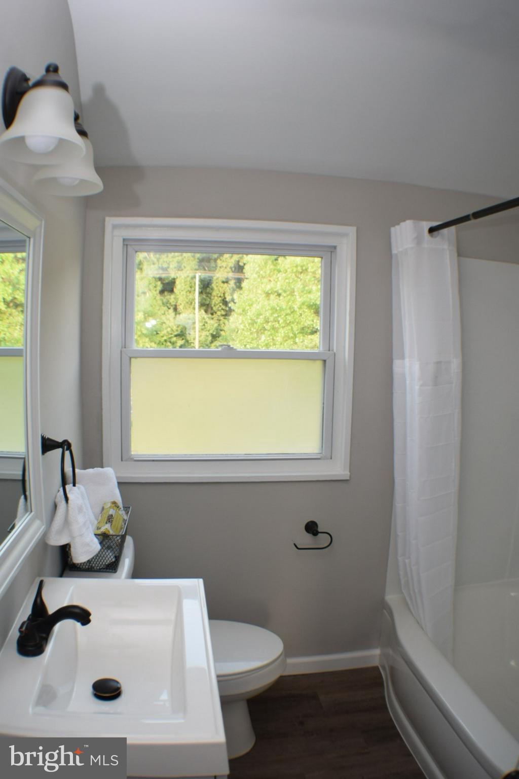 3001 Vulcan Road Baltimore, MD 21222 - Photo 13 of 30 Bath