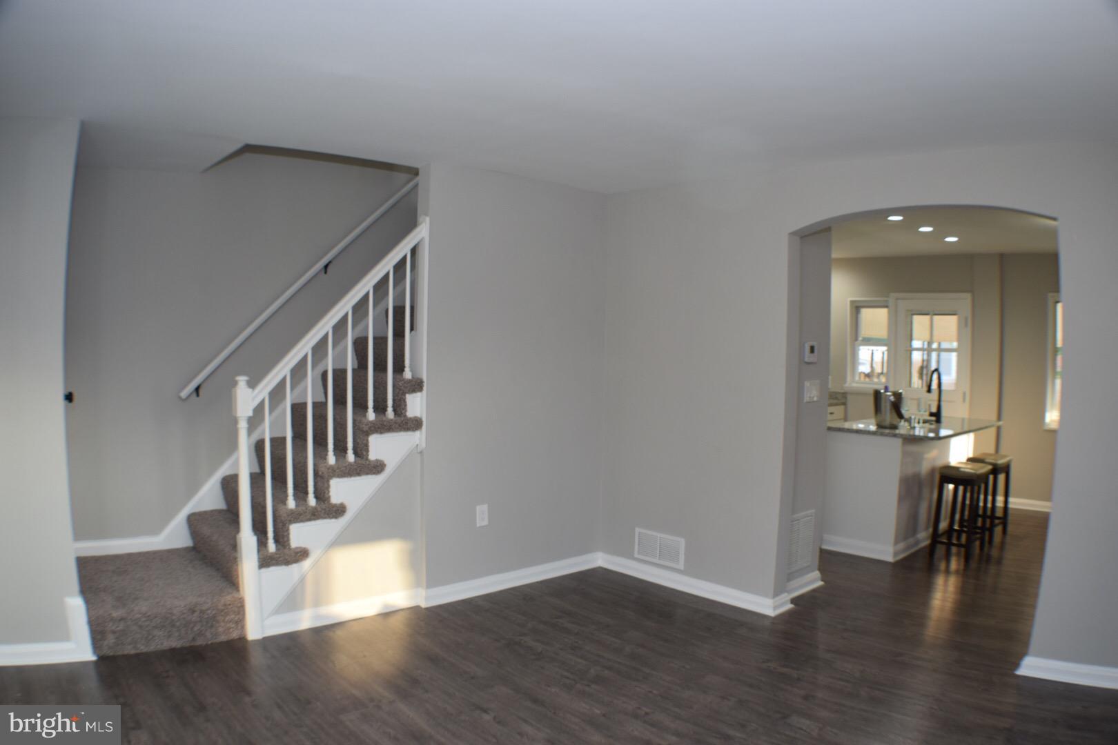 3001 Vulcan Road Baltimore, MD 21222 - Photo 4 of 30 Living Room