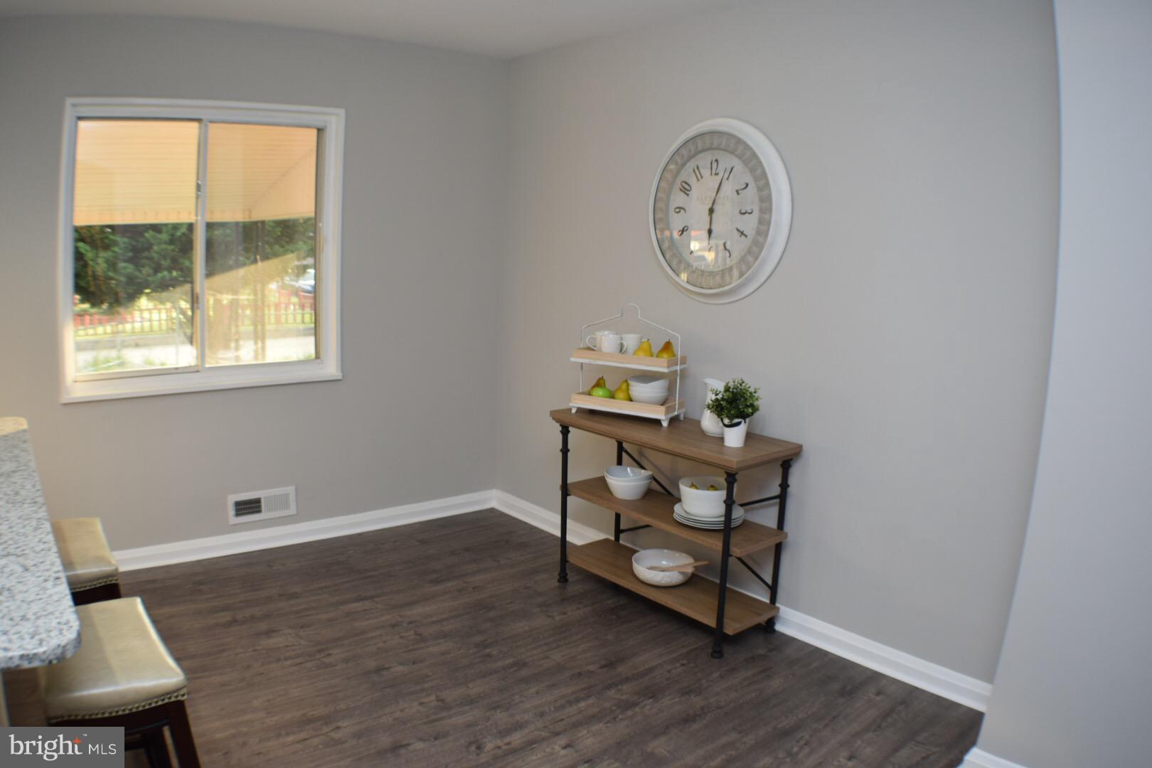 3001 Vulcan Road Baltimore, MD 21222 - Photo 6 of 30 Living Room
