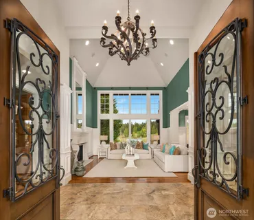 a view of a livingroom with furniture