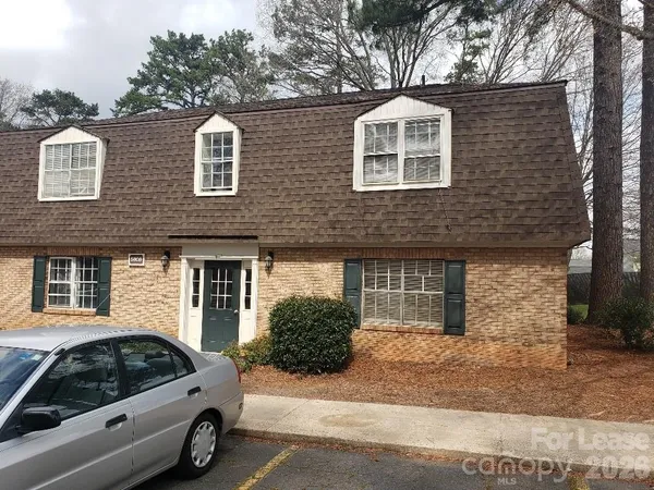 $1,095 | 5808 Hunting Ridge Lane, Unit J, Charlotte, NC 28212