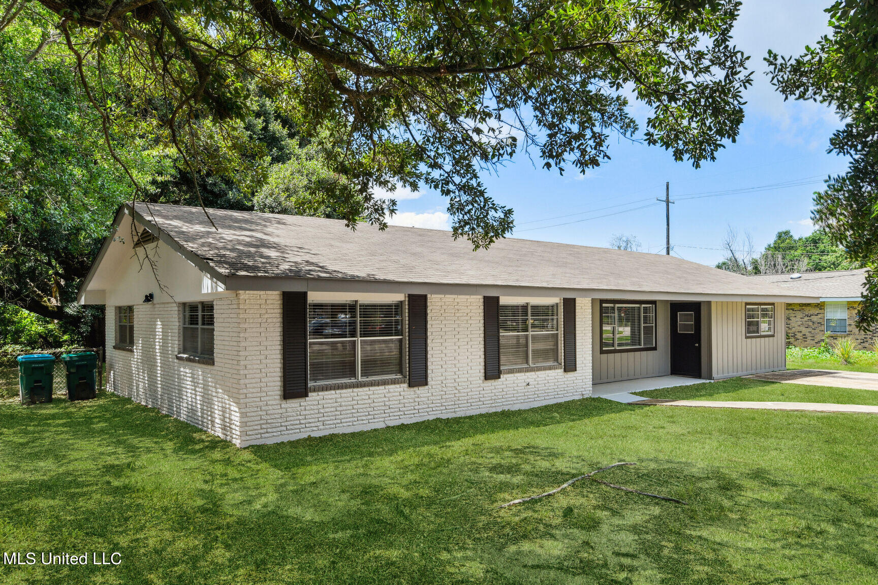 2219 Switzer Road Gulfport, MS 39507 - Photo 1 of 27 Front covered porch