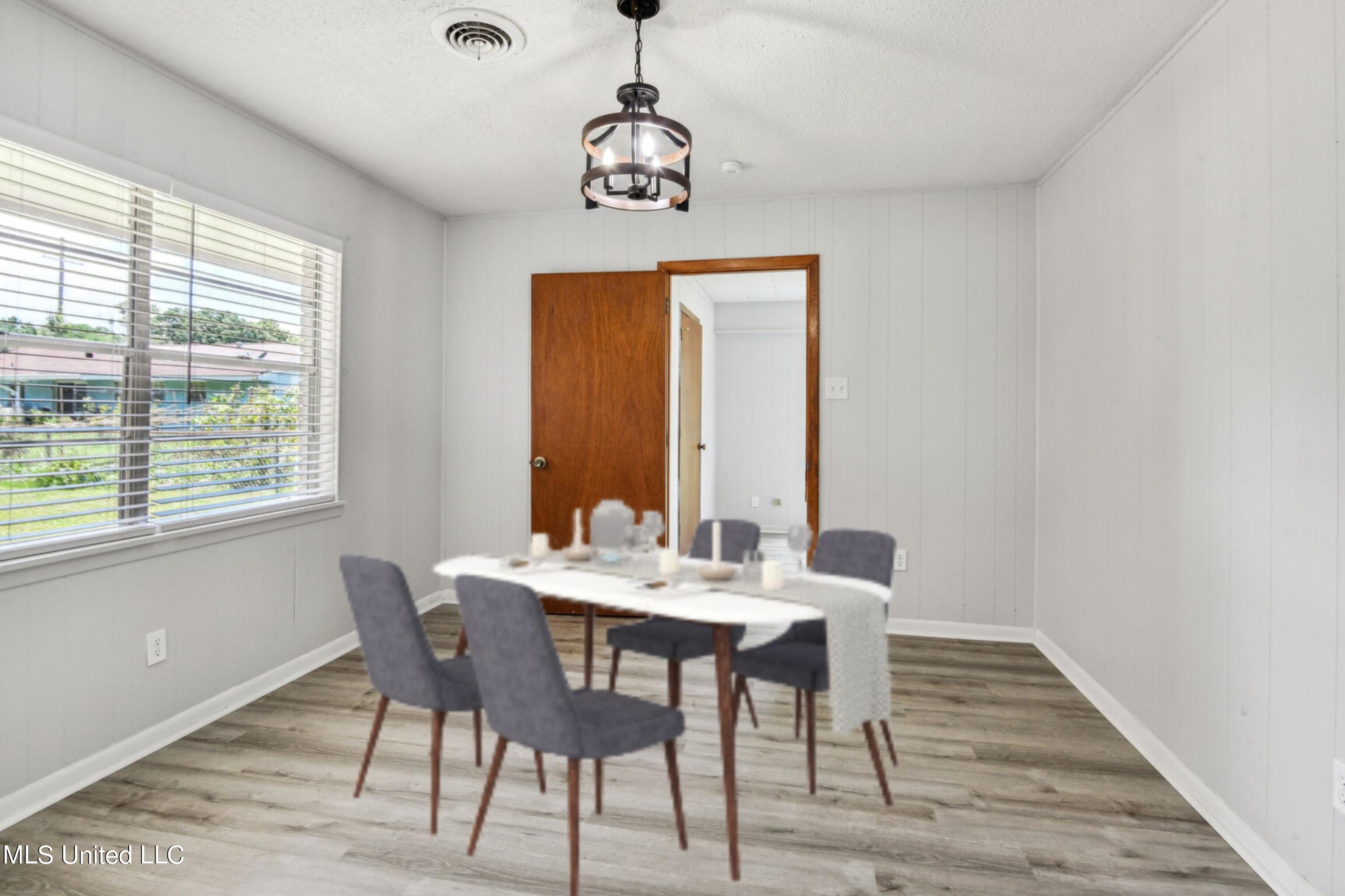 2219 Switzer Road Gulfport, MS 39507 - Photo 20 of 27 Dining Room
