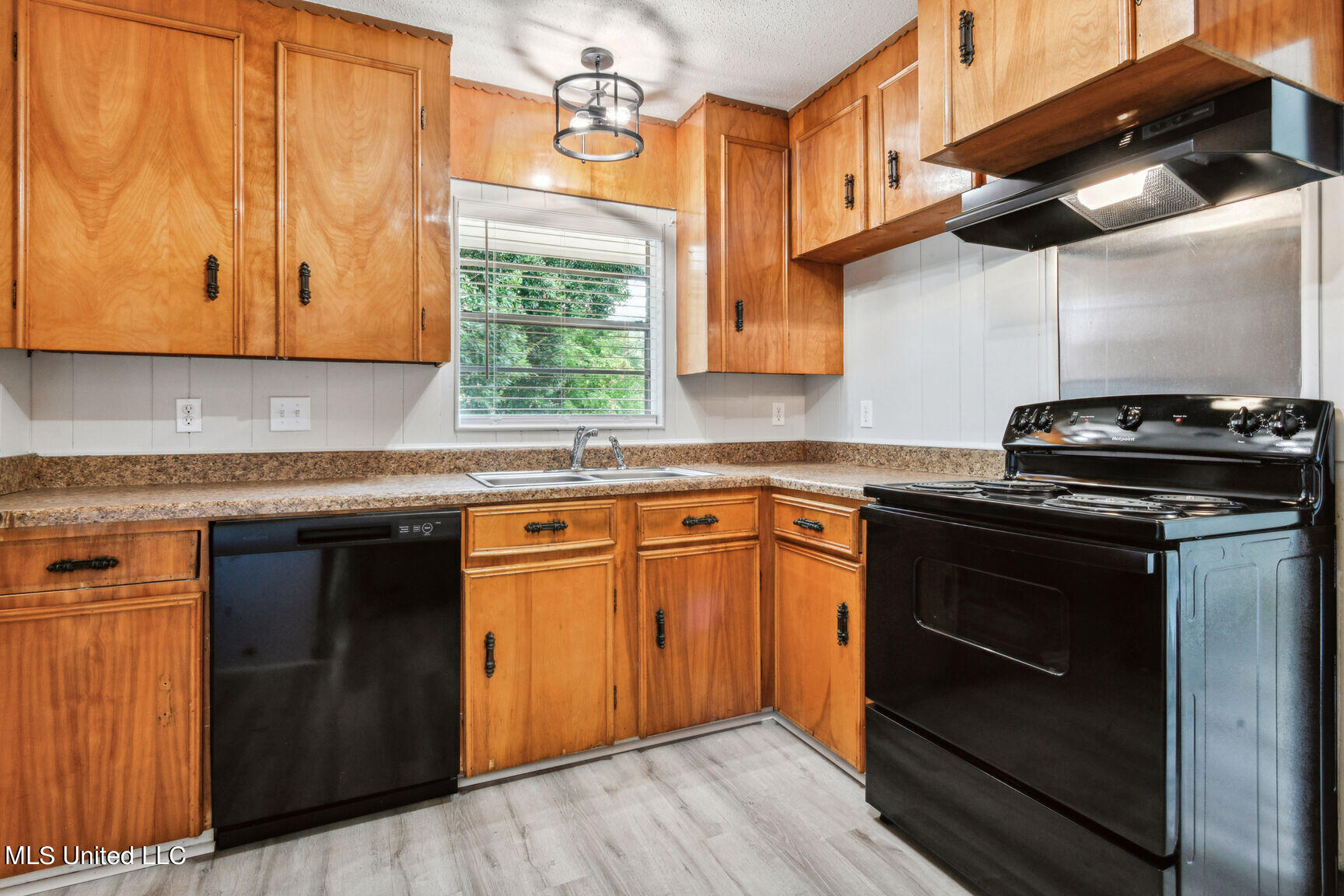 2219 Switzer Road Gulfport, MS 39507 - Photo 9 of 27 Kitchen